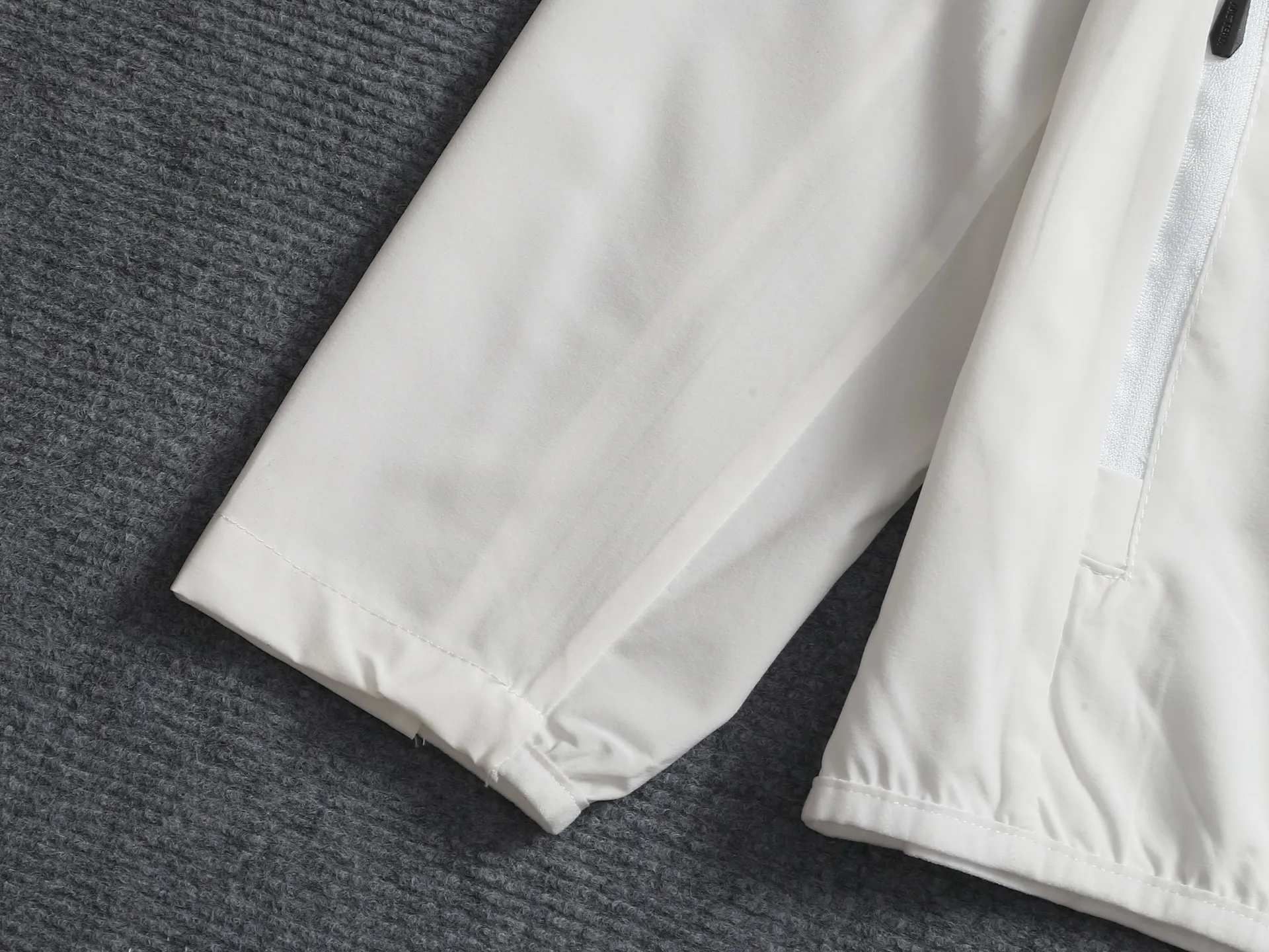 Arcteryx ARC'TERYX ， + ， ！ ✅ • Classic Black： ， ， • ： ， ， • ： ， ， • ： ， ， ✅ • ， • Breathable， ， • + ， • ： Logo ✅ Versatile 、 、leggings ！ 、 、 、 ， N ！ / / ！ ：Black White Blue Gray Size：XS S M L